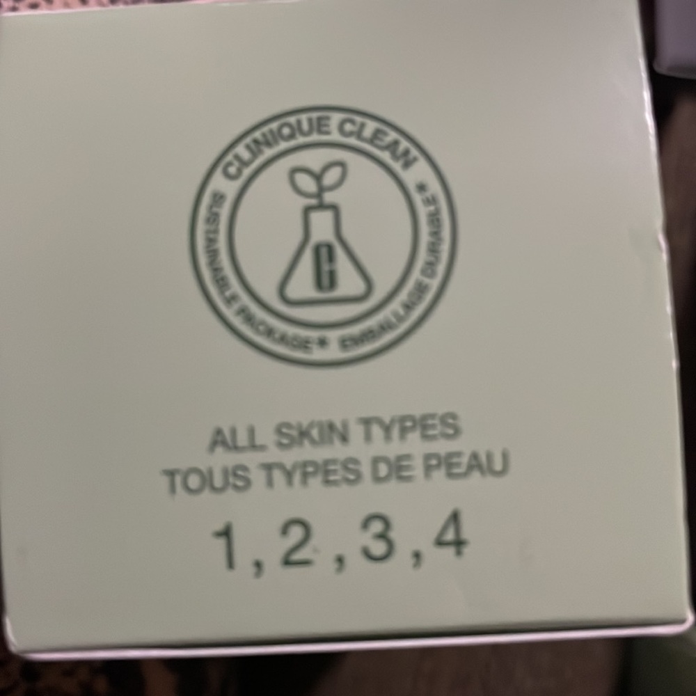 Clinique - Picture 5 of 7